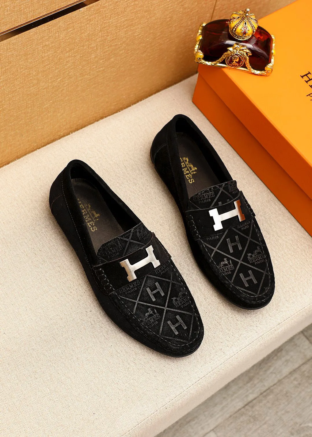 Men's shoes 💰380 💐 Product trademark: HERMES "Hermès" shoes. Regular size: 38-44 (45🉑️customized) Product materials: Selected imported first-layer frosted cowhide embossed upper + classic hardware buckle, imported pig leather lining. Strong three-dimensional visual effect, rubber outsole Color: 1⃣️color optional